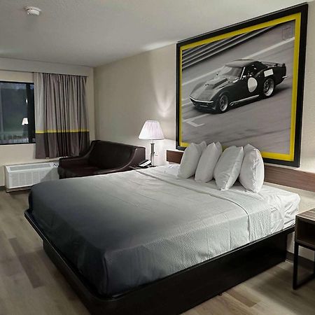 Super 8 By Wyndham קנאפוליס מראה חיצוני תמונה