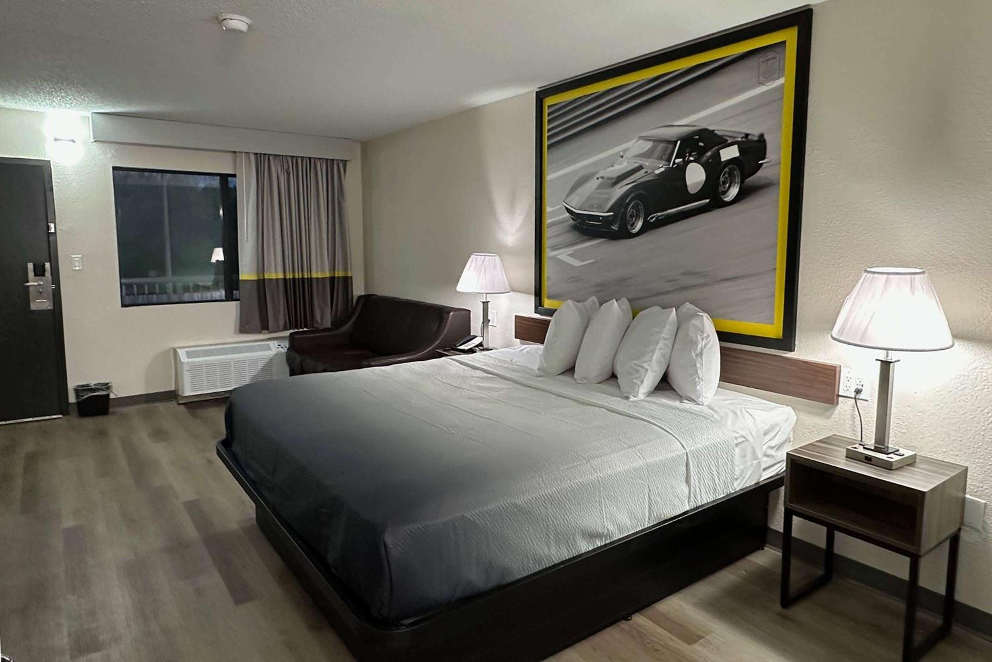 Super 8 By Wyndham קנאפוליס מראה חיצוני תמונה